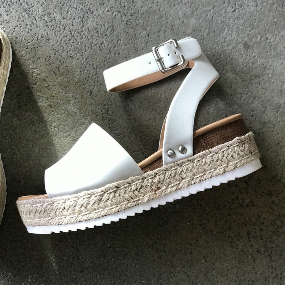 Best Seller! Best Closet! Soda White Espadrille Flatform Sandals Nu Shuz - Picture 2 of 9